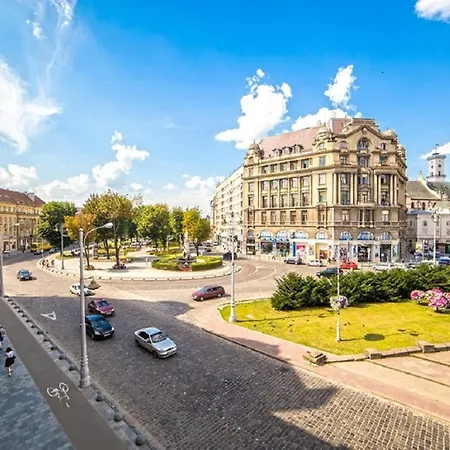 Miskevycha Square Apartment- 2 Minutes To The Opera House And Market Square