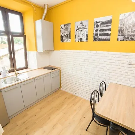 Miskevycha Square Apartment- 2 Minutes To The Opera House And Market Square Apartment Lviv
