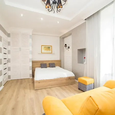 Miskevycha Square Apartment- 2 Minutes To The Opera House And Market Square Appartement *