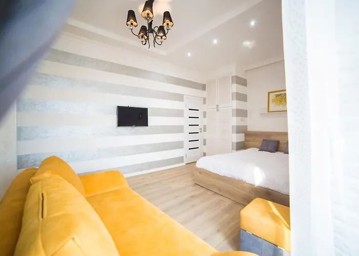 Apartamento Miskevycha Square Apartment- 2 Minutes To The Opera House And Market Square