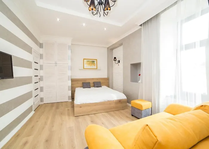 Miskevycha Square Apartment- 2 Minutes To The Opera House And Market Square Appartement *