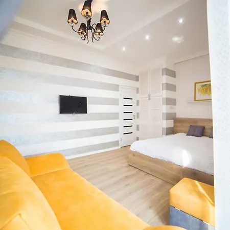 Apartmán Miskevycha Square Apartment- 2 Minutes To The Opera House And Market Square