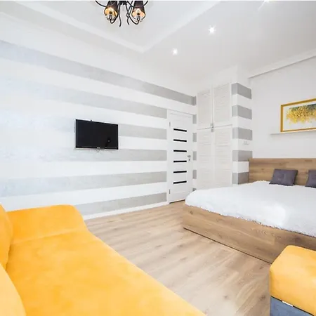 Apartmán Miskevycha Square Apartment- 2 Minutes To The Opera House And Market Square *
